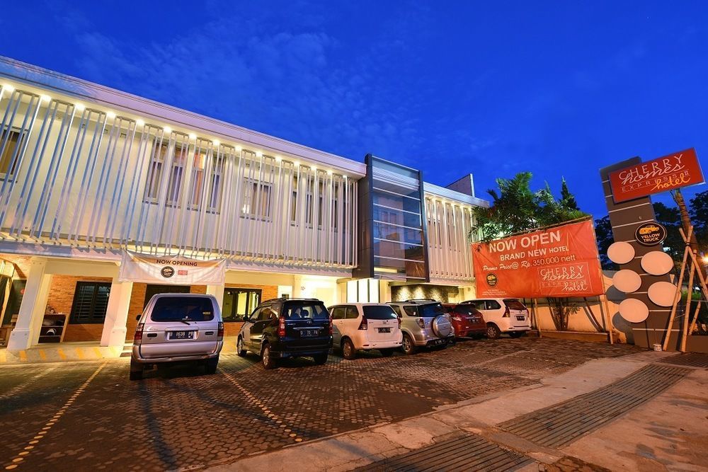 Cherry Homes Express Hotel Бандунг Экстерьер фото